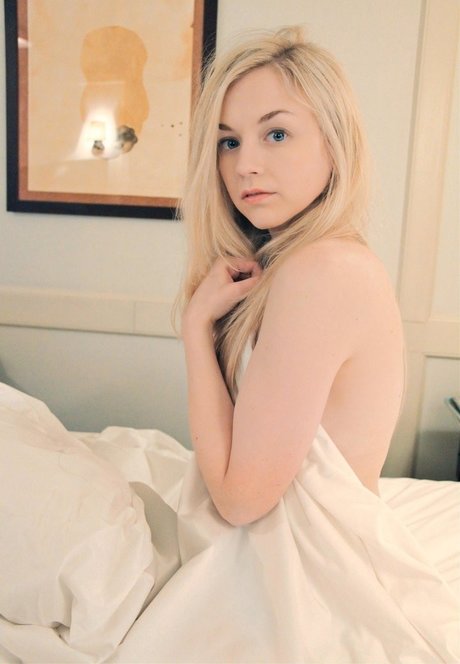 Emily Kinney onlyfans nude pics