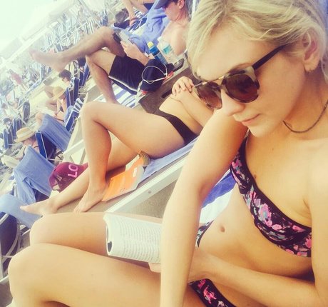 Emily Kinney Profile image