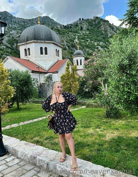 heavenkarina1 onlyfans model images