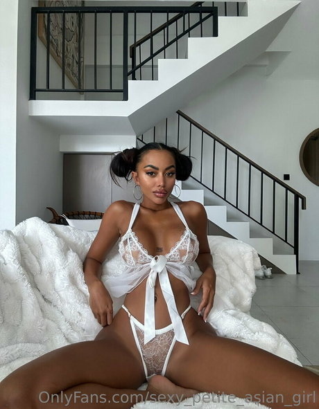 sexy petite asian girl nudes onlyfans leaks