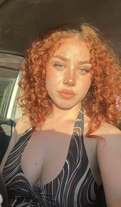 Luvmesumfuego onlyfans model