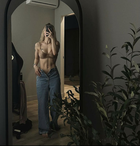 muscle milf onlyfans free photo