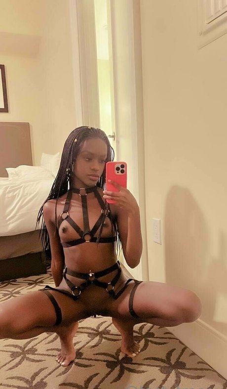 mom feet onlyfans nudes still