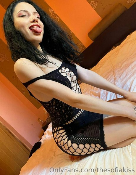 thesofiakiss strip onlyfans