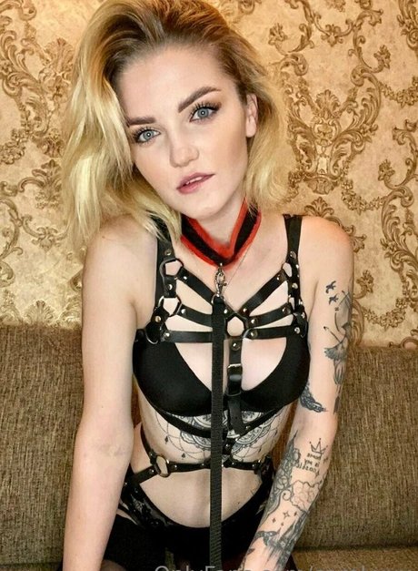 carol xxx onlyfans picture