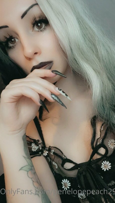 penelopepeach29 onlyfans striptease