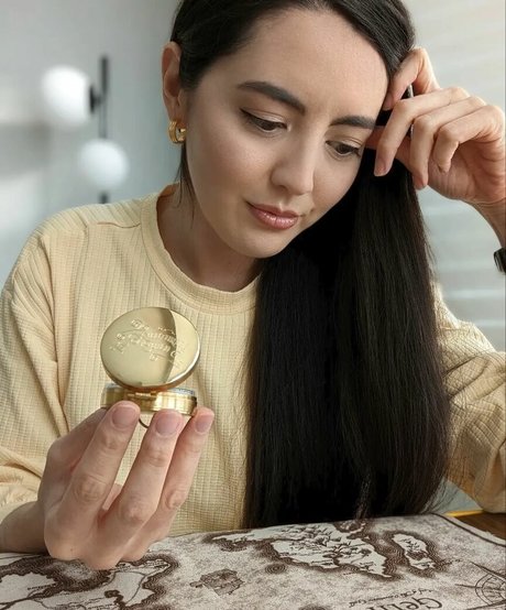 Jane Douglas onlyfans leak ass