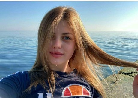 hairy teen pussy onlyfans free nude depiction