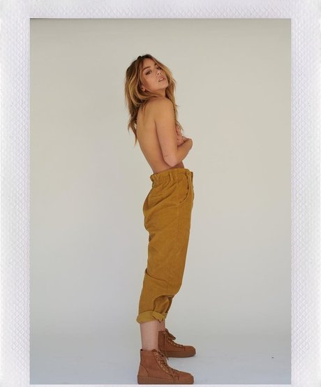 Chloe Bennet onlyfans images