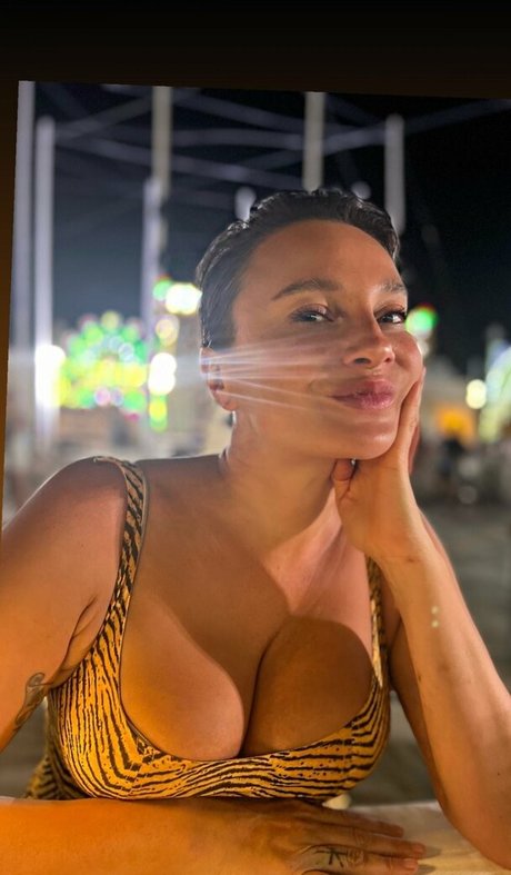 Gizzi Erskine xxx only fans