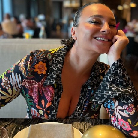 Gizzi Erskine onlyfans leakes