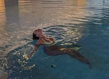 Gizzi Erskine onlyfans free content