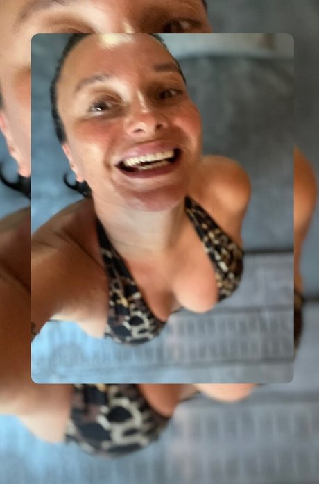 Gizzi Erskine Profile image