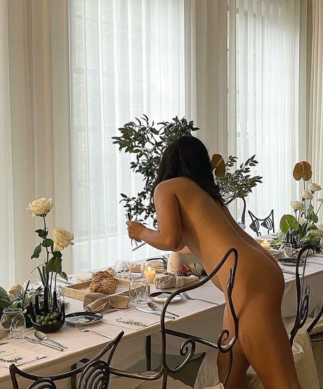 Gizzi Erskine topless onlyfans