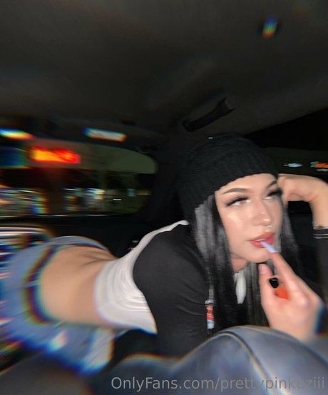 prettypinkuziii only fans pictures