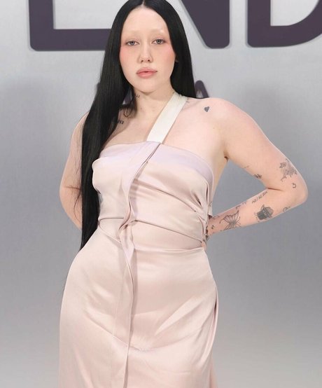 videos onlyfans art naked selfie