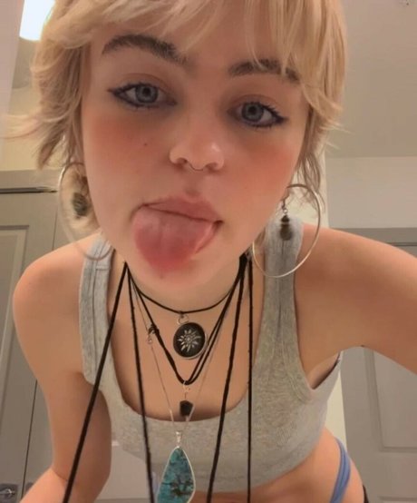 Hadley Nelson onlyfans topless