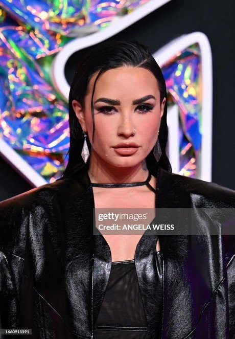 Demi Lovato  visuals