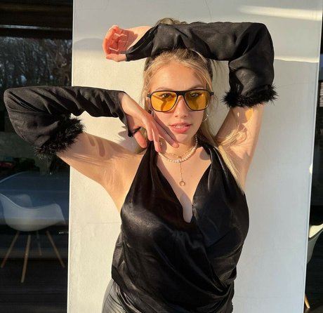 AlaiaJeanneau only fans leaks