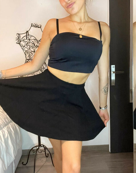 AlaiaJeanneau leaked onlyfans.