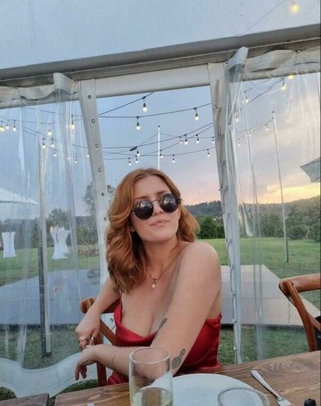 Chloe Maddren feet onlyfans