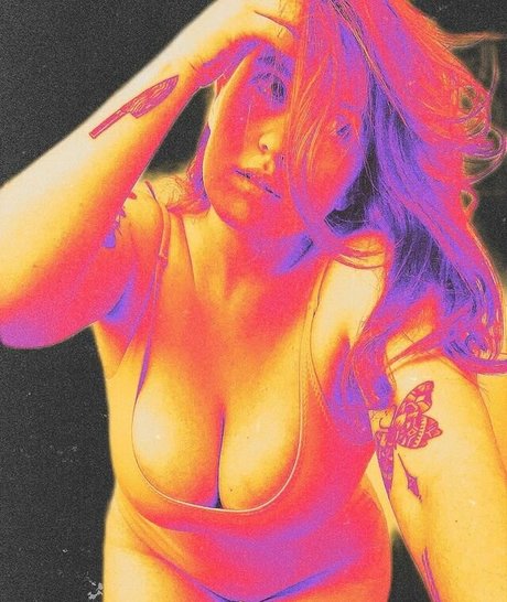 Chloe Maddren onlyfans boobs