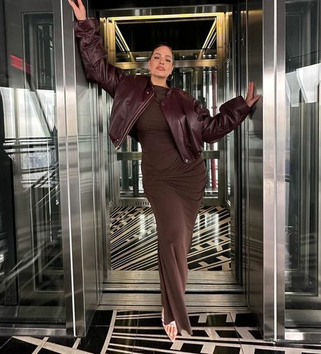 blonde mom onlyfans porn self-portrait