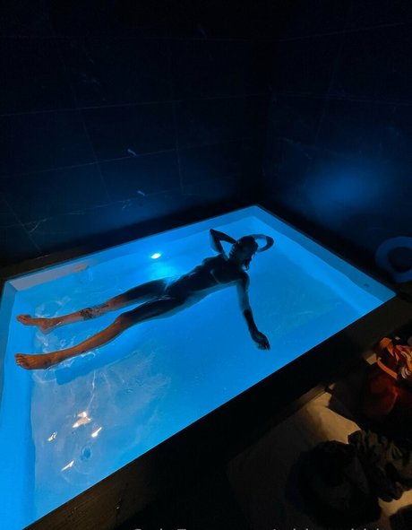 whiterabbitsx onlyfans images