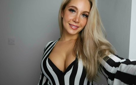 Leah BaileyLB feet onlyfans