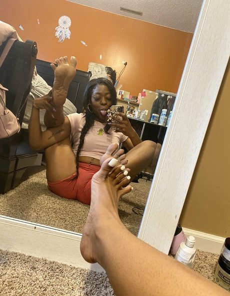 Carameltoesz onlyfans nude content