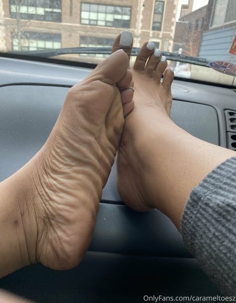 Carameltoesz nudes onlyfans