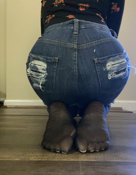 Carameltoesz onlyfans naked leak