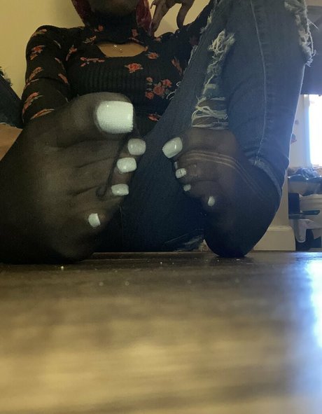 Carameltoesz free onlyfans