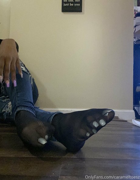Carameltoesz onlyfans naked
