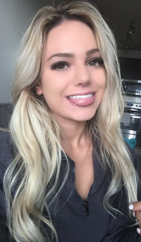 Xxxvanessaxxx onlyfans strip tease