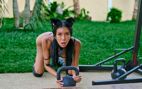 busty milf onlyfans pornos selfie