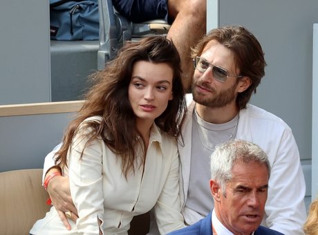 Emma Mackey onlyfans leaked photos