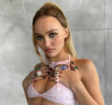 Lily Rose Depp onlyfans public photos