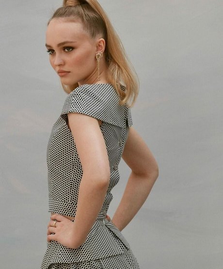 Lily Rose Depp desnuda onlyfans