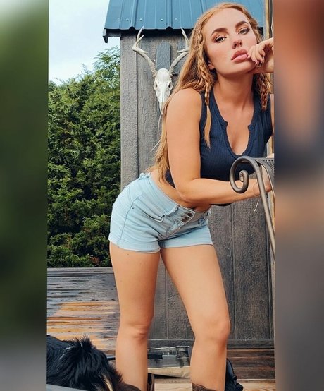 Lil Red Heidi Hood onlyfans boobs