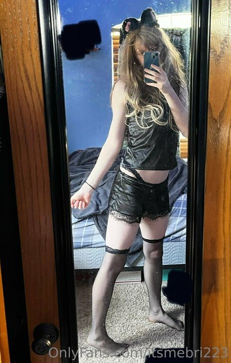 itsmebri223 onlyfans strip