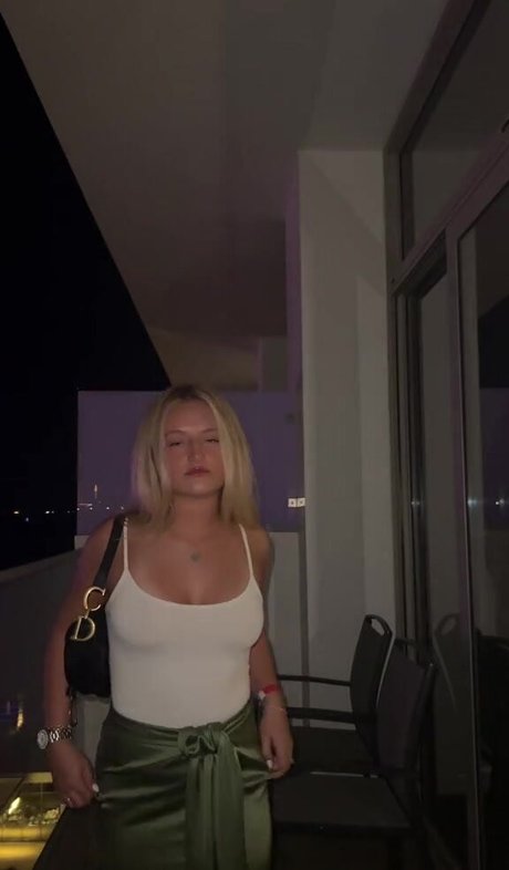 Daisy Campbell onlyfans leams