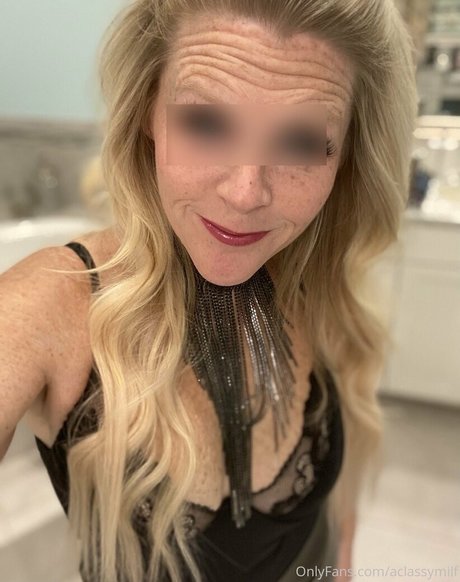 aclassymilf onlyfans naked