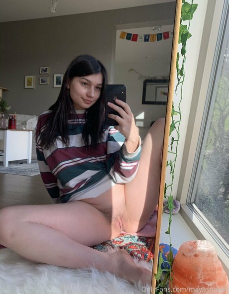 mayasnaked onlyfans pic