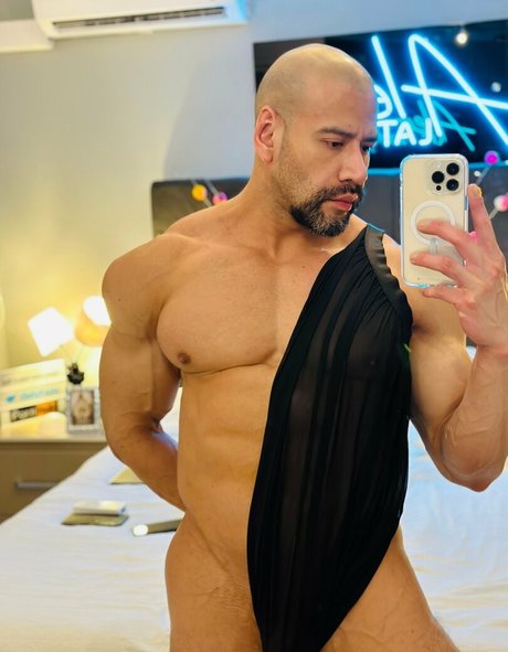 aleolatinoxxx naked on onlyfans