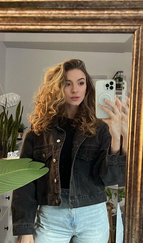 Novaleesi pics onlyfans