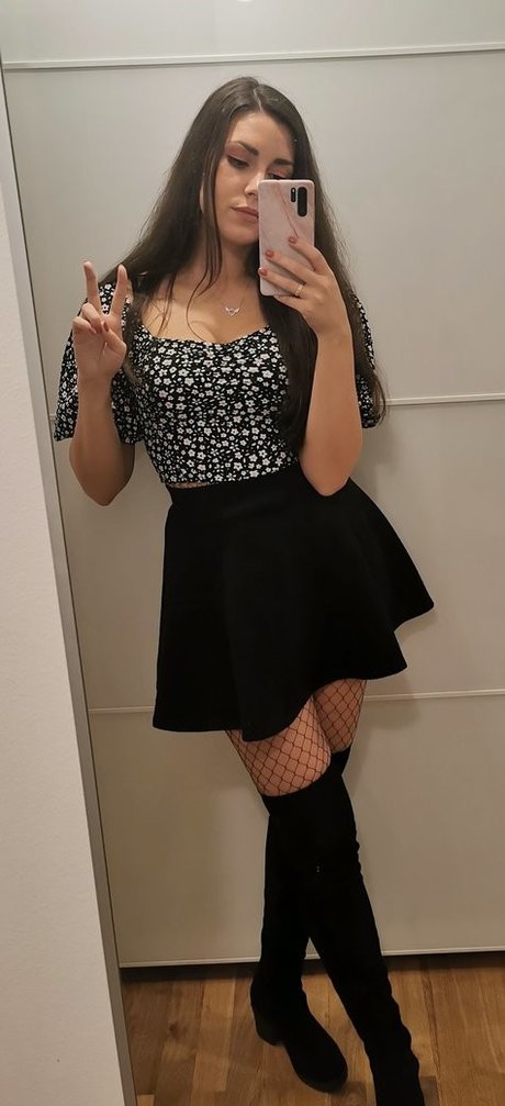 yabbe onlyfans explicit content