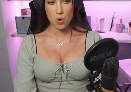 yabbe naked onlyfans pics