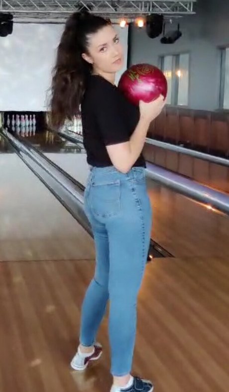 yabbe onlyfans boobs