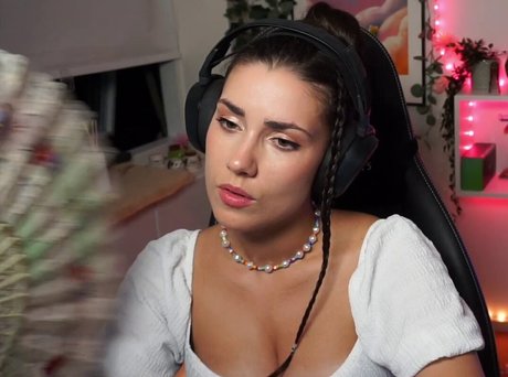 yabbe nude onlyfans porn